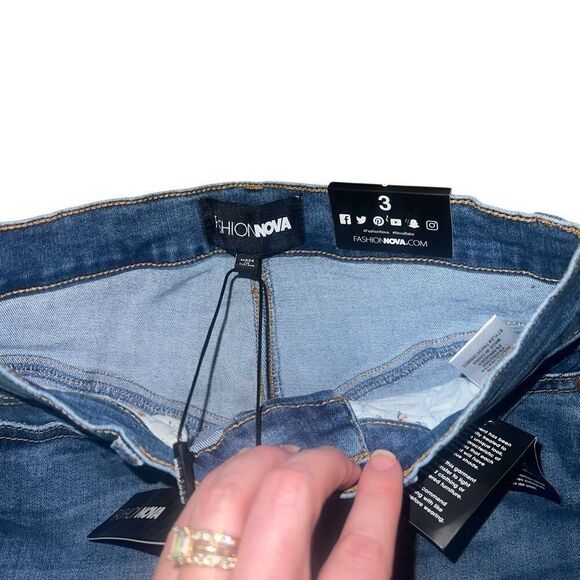 NWT FASHION NOVA All Your Curves Stretch Skinny Jeans Size 3 - Picture 6 of 9